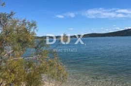 ŠIBENIK, BETINA -Luksuzni stan u novogradnji prvi red do mora, Tisno, Appartment