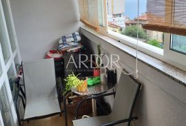 Krimeja, stan u zgradi sa liftom, Rijeka, Appartment