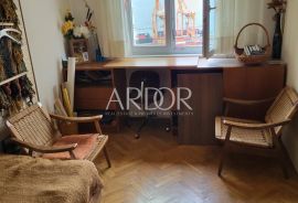 Krimeja, stan u zgradi sa liftom, Rijeka, Appartment