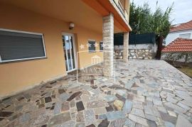 Maslenica - kuća katnica garaža 130 m od mora! 295000€, Jasenice, House