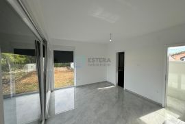 PRODAJA kuća s bazenom Vir, 159 m2, 400 m od mora, parking, Vir, Maison