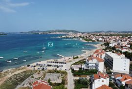 SRIMA, novo, namještena luksuzna vila, 190 m do mora, bazen, krovna terasa, Vodice, House