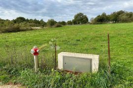 PREKRASAN TEREN ZA OBITELJSKU KUĆU, Svetvinčenat, Zemljište