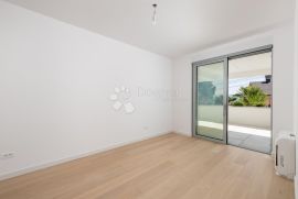 OPATIJA, LUKSUZNI STAN, 2S+DB, TERASA, LIFT, BAZEN, Opatija, Apartamento