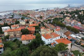 BULEVARD, samostojeća kuća s okućnicom i pogledom na more, Rijeka, Casa