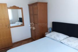 VODICE  PREKRASNA KUĆA SA 9 APARTMANA 100 METARA OD MORA, Vodice, Σπίτι