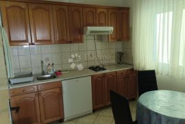 VODICE  PREKRASNA KUĆA SA 9 APARTMANA 100 METARA OD MORA, Vodice, Σπίτι