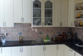 VODICE  PREKRASNA KUĆA SA 9 APARTMANA 100 METARA OD MORA, Vodice, House