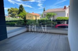 NOVOGRADNJA, STAN 150M2 CENTAR GRADA KRKA, 4S+DB S PROSTRANOM OKUĆNICOM, Krk, Kвартира