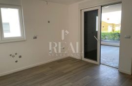 NOVOGRADNJA, STAN 150M2 CENTAR GRADA KRKA, 4S+DB S PROSTRANOM OKUĆNICOM, Krk, Kвартира