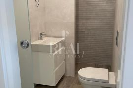 NOVOGRADNJA, STAN 150M2 CENTAR GRADA KRKA, 4S+DB S PROSTRANOM OKUĆNICOM, Krk, Daire