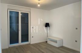 NOVOGRADNJA, STAN 150M2 CENTAR GRADA KRKA, 4S+DB S PROSTRANOM OKUĆNICOM, Krk, Flat