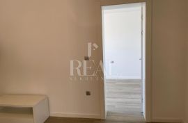 NOVOGRADNJA, STAN 150M2 CENTAR GRADA KRKA, 4S+DB S PROSTRANOM OKUĆNICOM, Krk, Apartamento