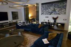 Zagreb, Dalmatinska ulica, luksuzan potpuno uređen četvetosoban stan 180 m2 i garaža, Zagreb, Appartment