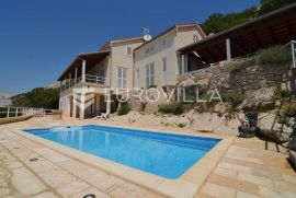 Krk, Stara Baška, ekskluzivna vila u stijeni NKP 450 m2, panoramski pogled na more, Baška, House