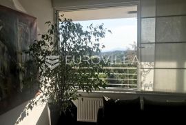 Zagreb, Šestine, odličan četverosoban stan NKP 160 m2 s 2 garaže, Zagreb, Flat