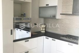 Zagreb, Šestine, odličan četverosoban stan NKP 160 m2 s 2 garaže, Zagreb, Flat