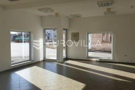 Vinkovci, Centar, prostrani poslovni prostor 202 m2, prizemlje, Vinkovci, Commercial property