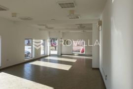 Vinkovci, Centar, prostrani poslovni prostor 202 m2, prizemlje, Vinkovci, Коммерческая недвижимость