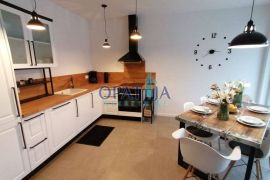 Privlaka, kuća u nizu 250m do mora i centra, Privlaka, Casa