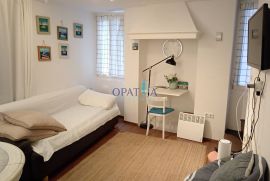 Obnovljena stara istarska kuća s tri apartmana!, Rovinj, Kuća