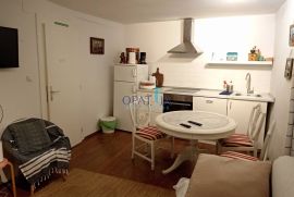 Obnovljena stara istarska kuća s tri apartmana!, Rovinj, بيت