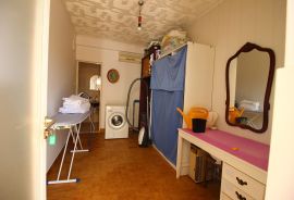 SELCE-APARTMANSKA KUĆA 2.RED DO MORA!, Crikvenica, Ev