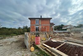 Matulji - dvojna kuća s bazenom na mirnoj lokaciji, Matulji, Kuća