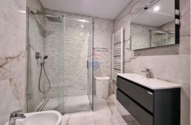 Rovinj - luksuzan stan 111m2 u modernoj novogradnji 200m od mora + vrt + garaža, Rovinj, Apartamento