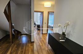 Prodaja, Gračani, luksuzna kuća sa bazenom na parceli od 1111m2, Zagreb, Kuća