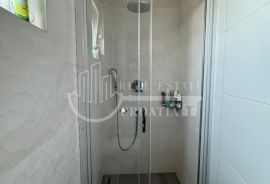 Prodaja, Diklo-Zadar, stan sa 2sp. sobe +2garažna parkirna mjesta, Zadar, Appartement