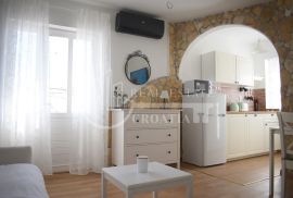 Vodice, stan 70m2 sa vrtom i parkirnim mjestom, Vodice, Appartement