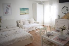 Vodice, stan 70m2 sa vrtom i parkirnim mjestom, Vodice, Appartement