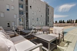 Najam, Split, poslovni prostor 64m2 u poslovnoj zgradi, Split, Εμπορικά ακίνητα