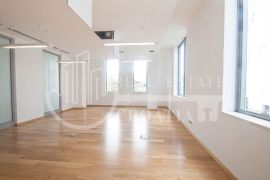 Najam, Split, poslovni prostor 64m2 u poslovnoj zgradi, Split, Εμπορικά ακίνητα