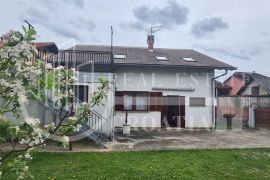 Prodaja, Donja Dubrava, nekretnina sa 2 stambene jedinice i okućnicom, Zagreb, Casa