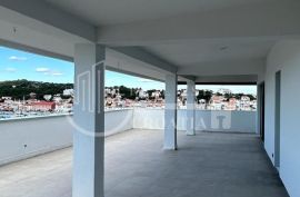 Prodaja, Murter, penthouse 262,5m2 sa 2 PM i spremištem, Tisno, Διαμέρισμα