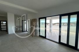 Prodaja, Murter, penthouse 262,5m2 sa 2 PM i spremištem, Tisno, Apartamento