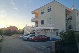 Prodaja, Brodarica, Šibenik, stan 70m2 sa pogledom na more i 2 parkirna mjesta, Šibenik - Okolica, Apartamento