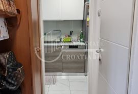 Prodaja Vrbani, četverosoban dvoetažni stan, tramvajska zona, Zagreb, Appartment