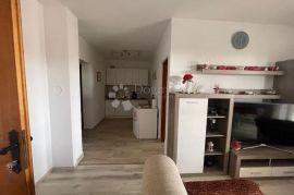 ETAŽA KUĆE SA DVA APARTMANA, Poreč, Appartement