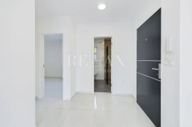 Crikvenica - dvosoban stan, 180 m od mora, Crikvenica, Apartamento