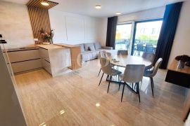 Apartman s bazenom na prestižnoj lokaciji!, Malinska-Dubašnica, Appartamento