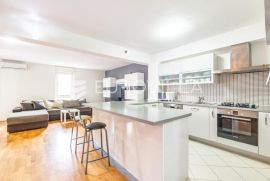 Zagreb, Martinovka, uređen trosoban stan s garažom 96 m2, Zagreb, Flat