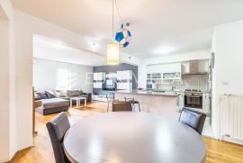 Zagreb, Martinovka, uređen trosoban stan s garažom 96 m2, Zagreb, Flat