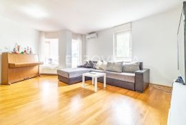 Zagreb, Martinovka, uređen trosoban stan s garažom 96 m2, Zagreb, Flat