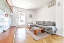 Zagreb, Bukovačka, prekrasan dvosoban stan sa balkonom i parking mjestom na 1.katu, 70 m2, Zagreb, Appartement