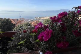 Rijeka, Trsat - kuća s tri stana, dvije garaže i pogledom, Rijeka, Kuća