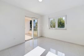 Crikvenica - stan s parkingom na dobroj lokaciji, Crikvenica, Apartamento