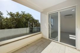 Crikvenica - stan s parkingom na dobroj lokaciji, Crikvenica, Appartement